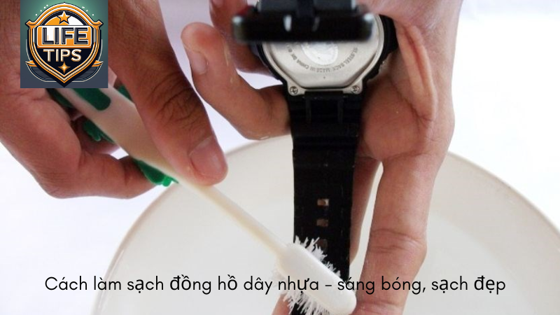 Cách làm sạch đồng hồ dây nhựa - sáng bóng, sạch đẹp